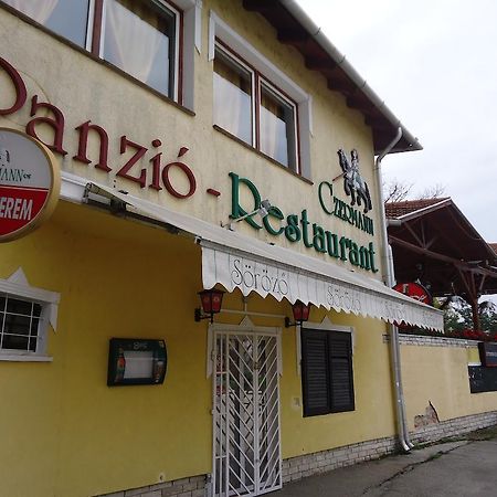 Отель Czermann Panzio Es Etterem Oroszlany Экстерьер фото